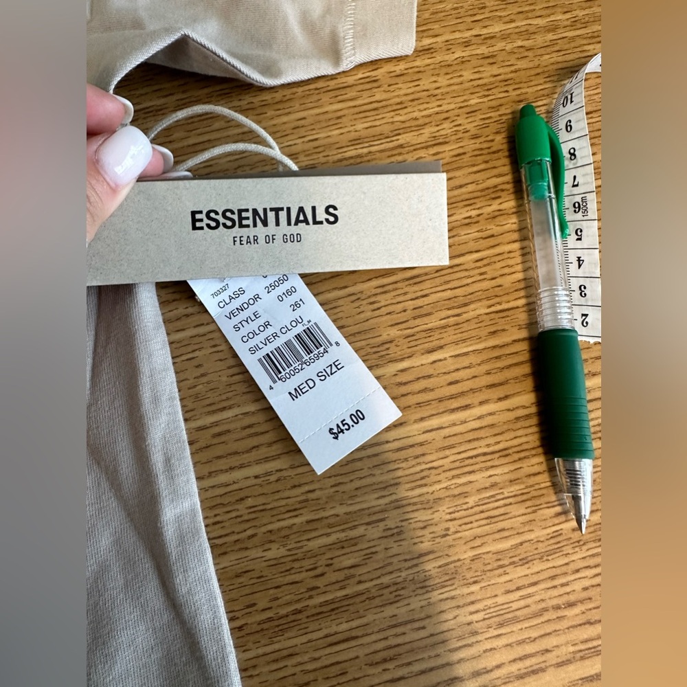 Essentials Size Medium - image 6